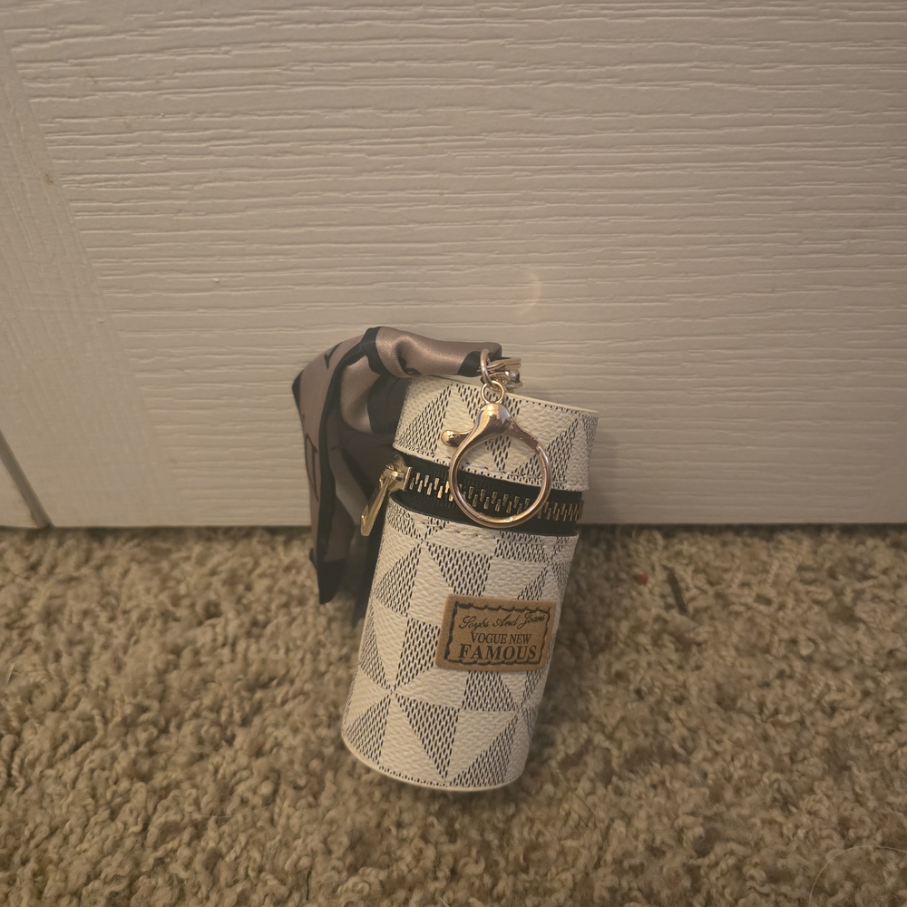 Checkered Keychain Holder with Scarf Accent - Picture 1 of 8
